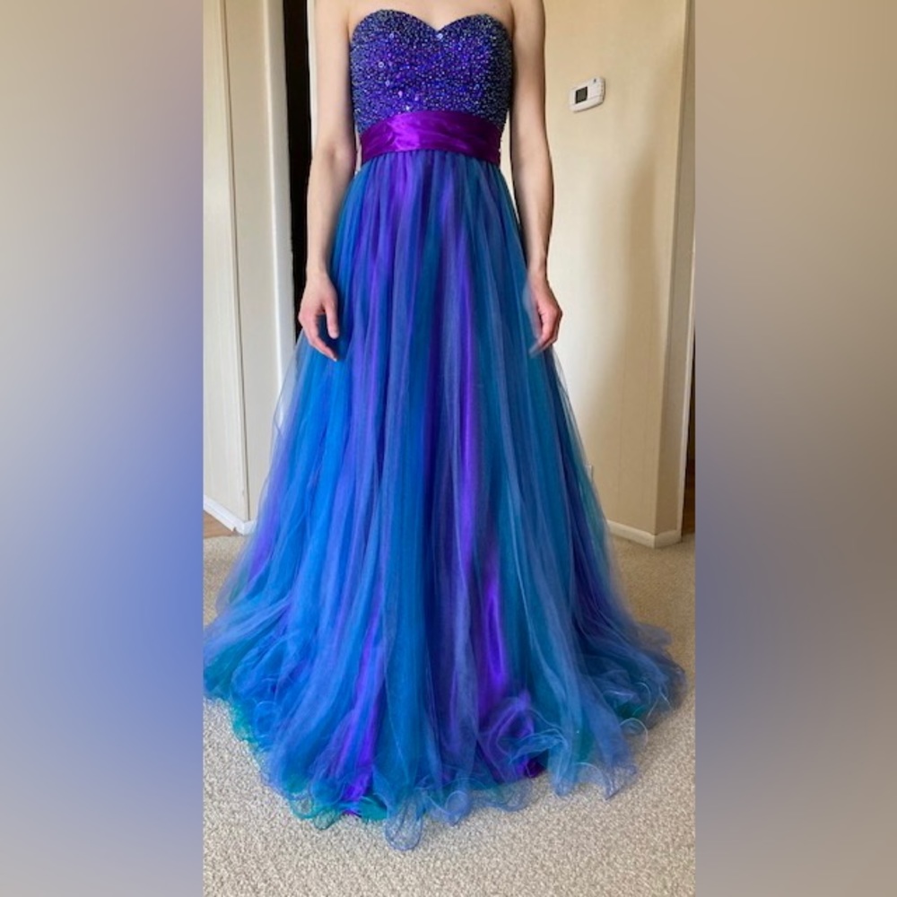 Sean Collection Prom Dress - Picture 4 of 11
